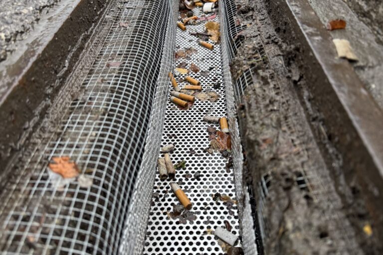 Grilles de filtration d'eaux claires