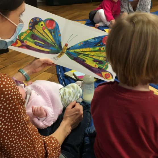 Né pour lire – atelier d’éveil au livre (0 – 4 ans)